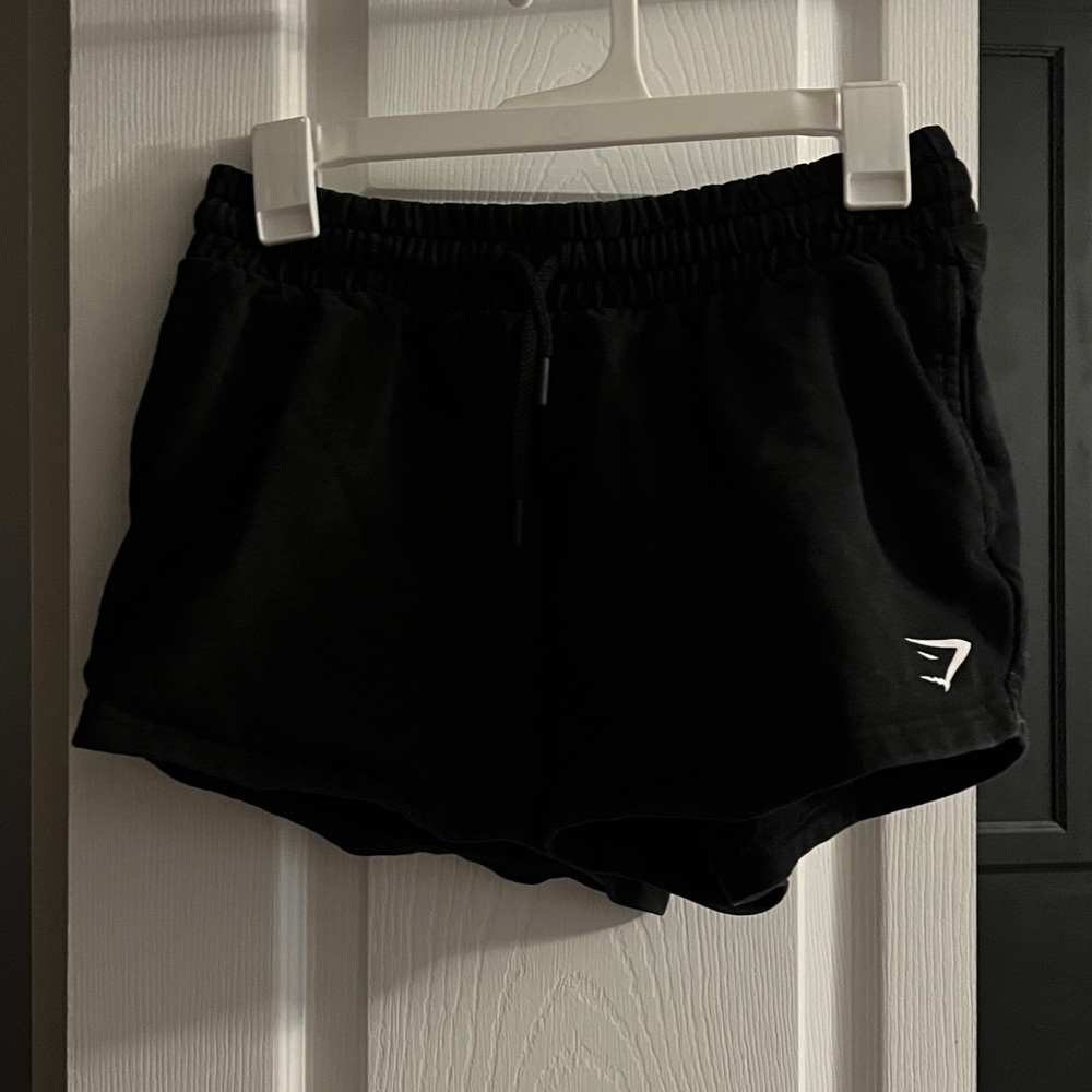 black gymshark shorts